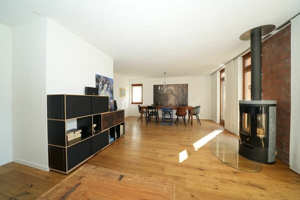 Stilvoll modernisiertes, einseitig angebautes Einfamilienhaus mit sonnigem Garten 4