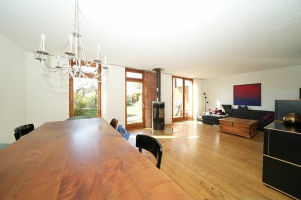 Stilvoll modernisiertes, einseitig angebautes Einfamilienhaus mit sonnigem Garten 3