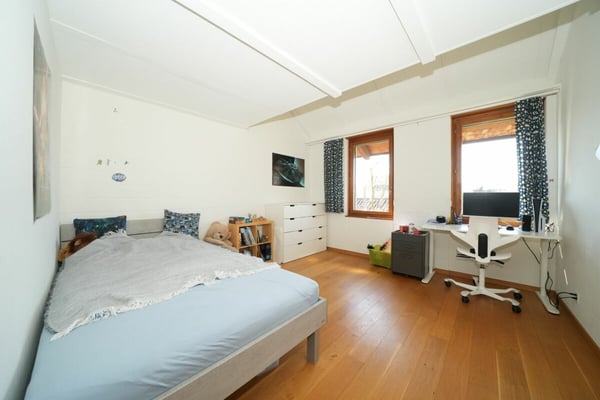 Stilvoll modernisiertes, einseitig angebautes Einfamilienhaus mit sonnigem Garten 11