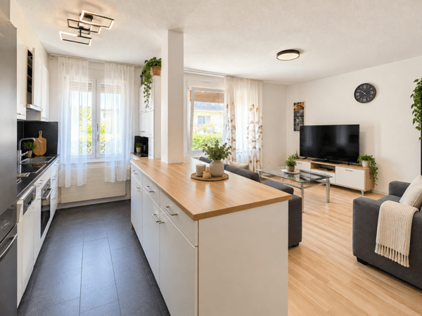 ATTRAKTIVES MEHRFAMILIENHAUS IN ZENTRALER LAGE - TOP RENDITE 5.8 % 8