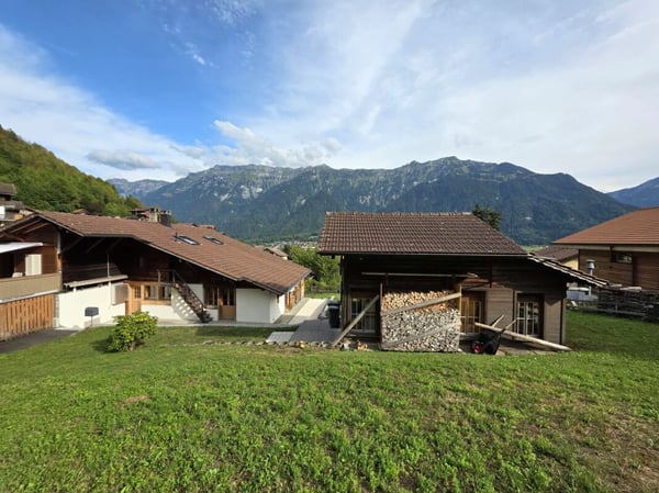 Charmantes Bijou mit herrlichem Bergpanorama auf grosszügigem Grundstück 3