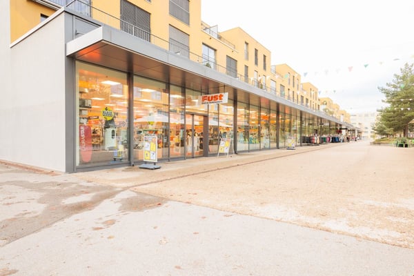 Im Lyssbachpark zu vermieten / Laden-/Praxisräume 4