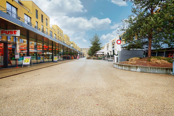 Im Lyssbachpark zu vermieten / Laden-/Praxisräume 8