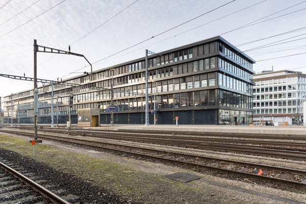 Verkaufs-/Praxisräume - Perron 1 - Top Business-Standort! 8