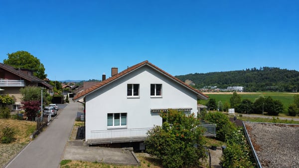 Freistehendes Einfamilienhaus an familienfreundlicher Lage mit Garten und Alpensicht 3