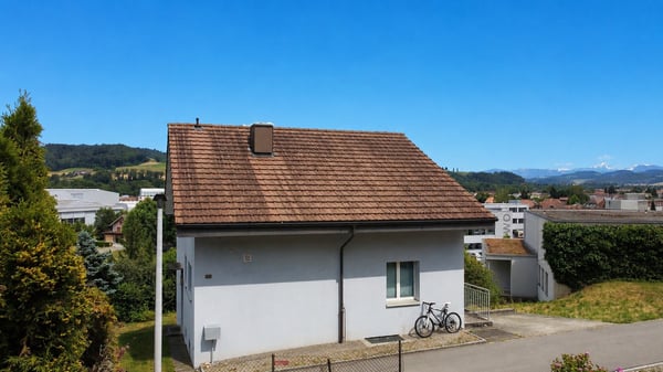 Freistehendes Einfamilienhaus an familienfreundlicher Lage mit Garten und Alpensicht 4