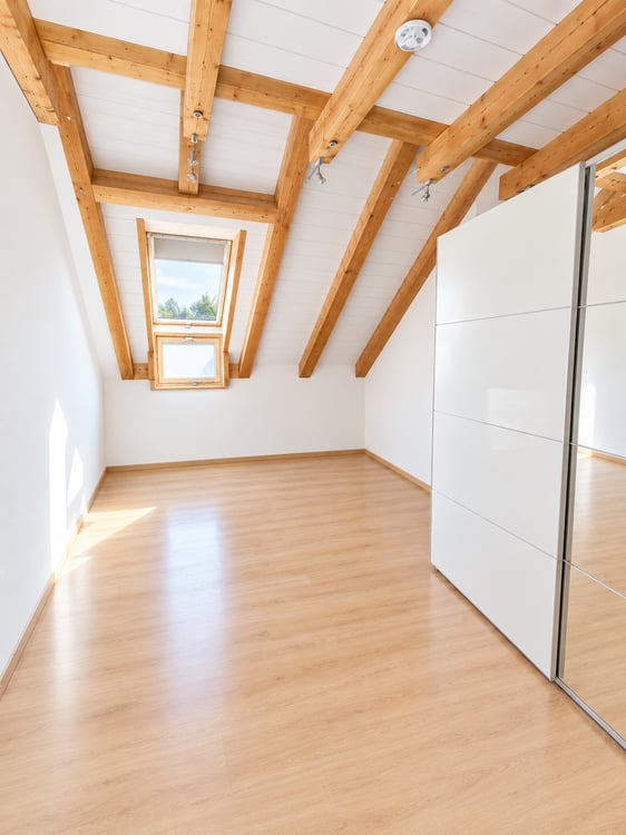 4.5-Zimmer-Maisonettewohnung mit Galerie, Balkon und Gartenanteil 9
