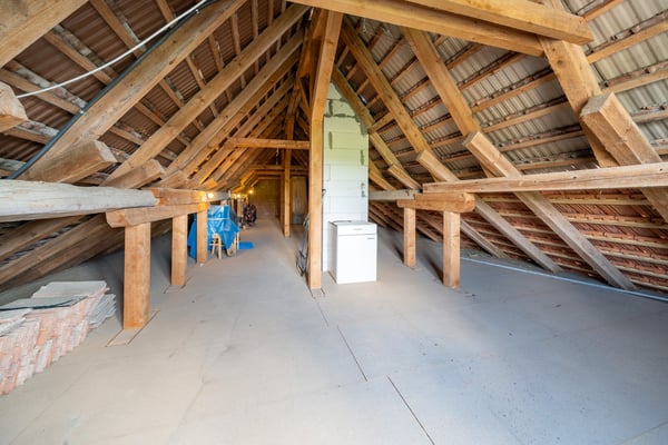 Wohnen und Arbeiten im Herzen von Lohn – vielseitige Liegenschaft mit grossem Potenzial 19