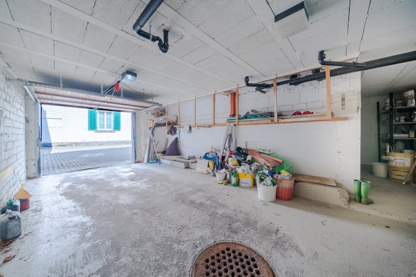 Wohnen und Arbeiten im Herzen von Lohn – vielseitige Liegenschaft mit grossem Potenzial 36