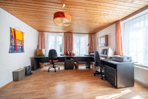 Wohnen und Arbeiten im Herzen von Lohn – vielseitige Liegenschaft mit grossem Potenzial 28