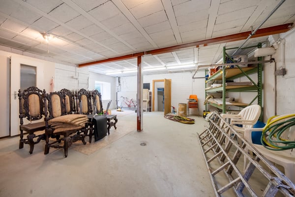 Wohnen und Arbeiten im Herzen von Lohn – vielseitige Liegenschaft mit grossem Potenzial 34