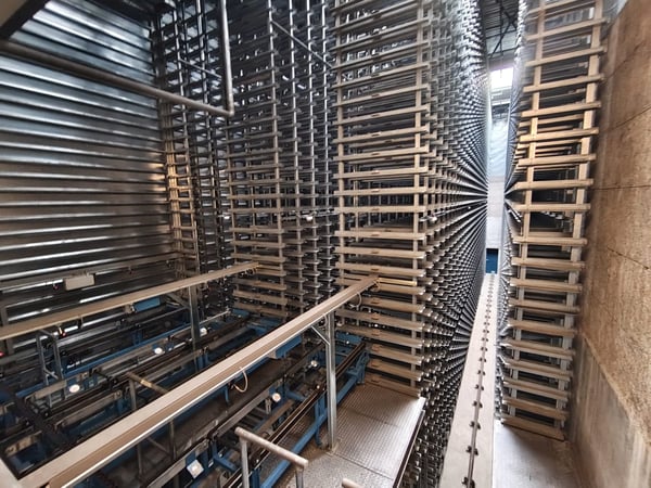 Automatisiertes Hochregallager mit Fördertechnik & Ausbaupotenzial 11