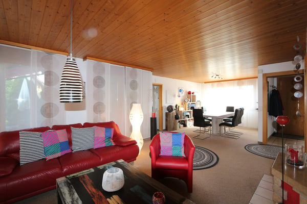 Ein freundliches 5.5-Zimmer-Haus mit Hobbyraum, Garage und idyllischer Umgebung 3
