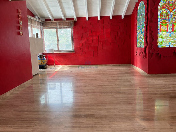 Wohnen mit Charakter: Galerie, moderne Küche und sonnige Dachterrasse 3