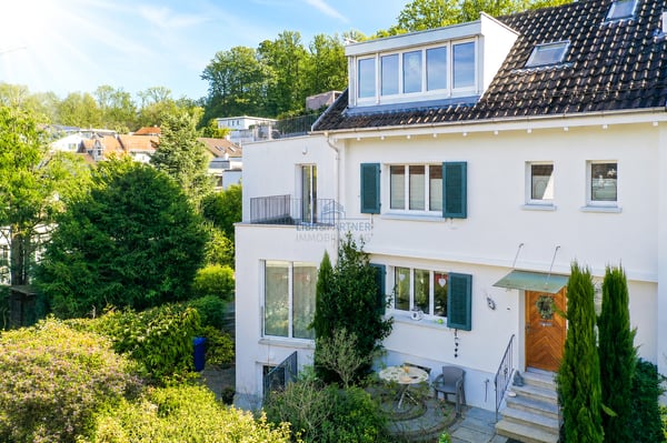 Hochwertig modernisiertes Einfamilienhaus mit exklusiver Wohnqualität