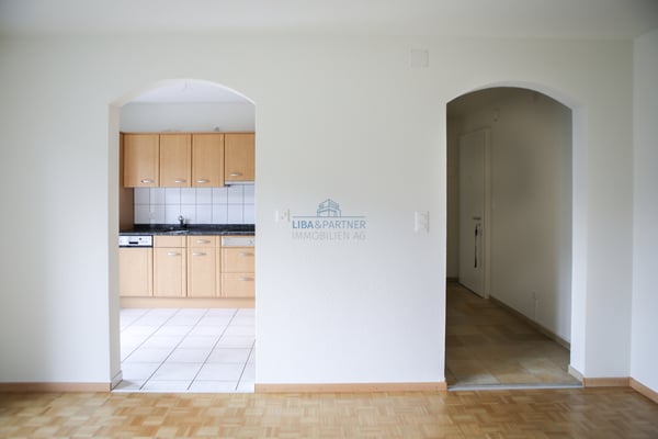 Grosszügige 2.5-Zimmer-Wohnung mit Balkon und Gartenzugang 2