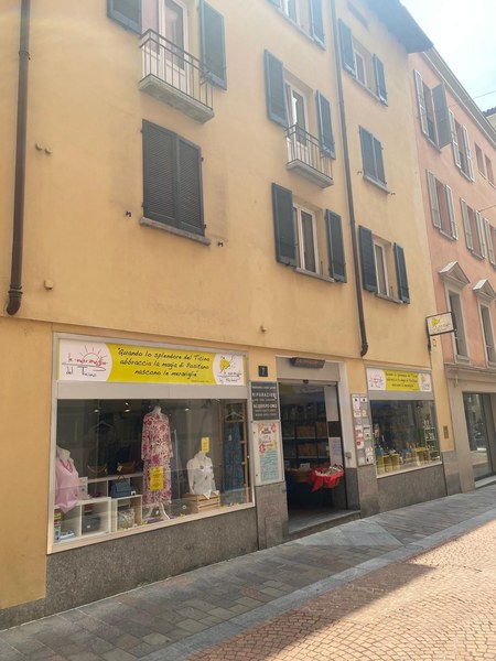 Locale ad uso ufficio in zona centrale. CHF 500.-- mensili + spese 2