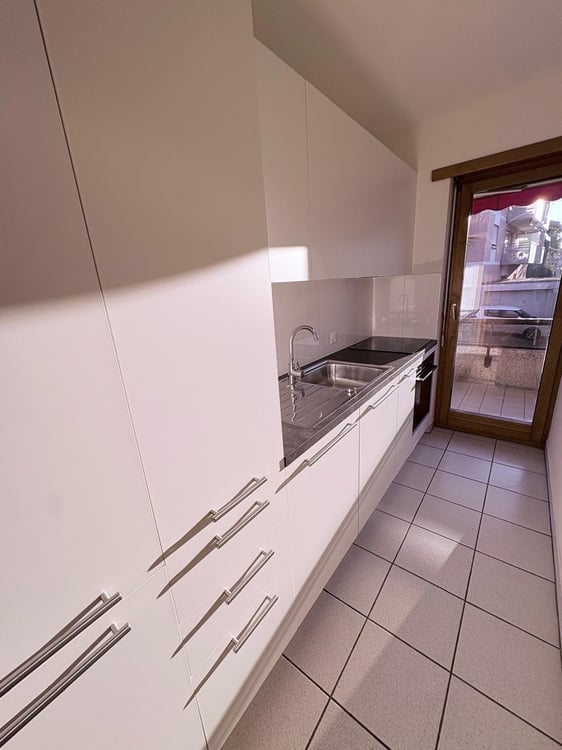 Appartamento 1.5 locali completamente risanato, situato in zona comoda e ben servita 2