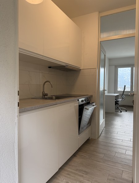 Affittiamo monolocale ammobiliato in zona centrale nei pressi dell'USI 2