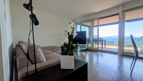 Elegante appartamento arredato di 3.5 locali con vista lago 1