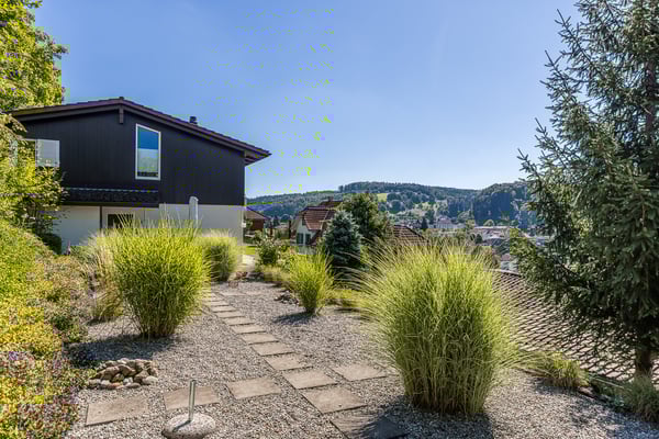 Charmantes Zuhause an sonniger Hanglage 1