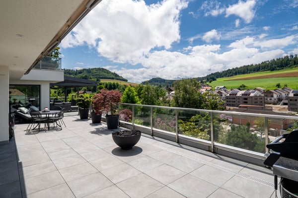 Traumhafte Terrasse mit Pool und unverbaubarer Weitsicht 3