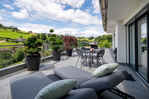 Traumhafte Terrasse mit Pool und unverbaubarer Weitsicht 11