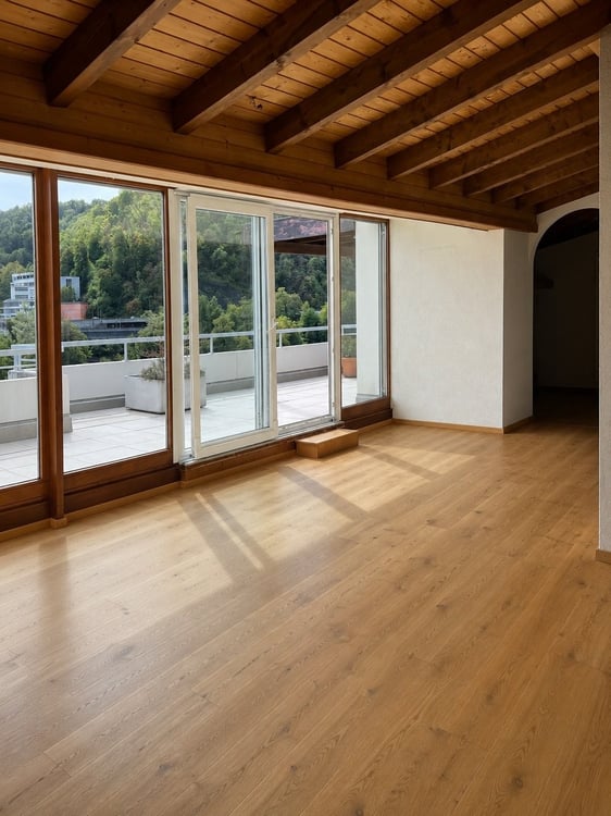 2.5-Zimmer-Attika mit grosser Terrasse & Weitblick frisch renoviert 3