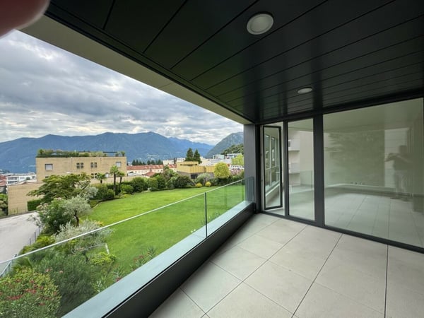 Moderno appartamento 1.5 locali con balcone e vista panoramica a Lugano