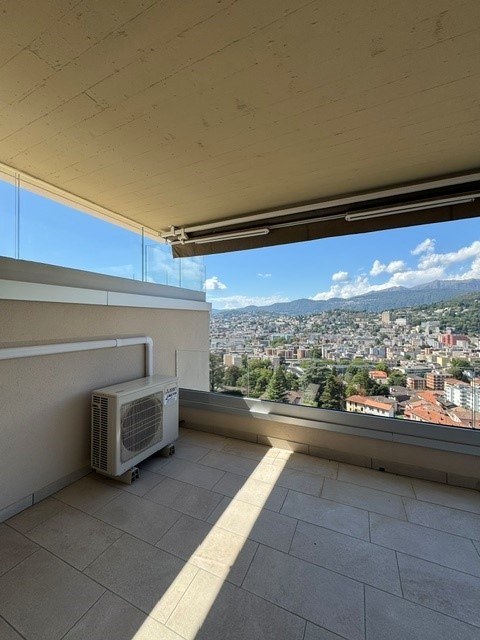Affittasi splendido 5.5 locali attico vista lago a Viganello 26