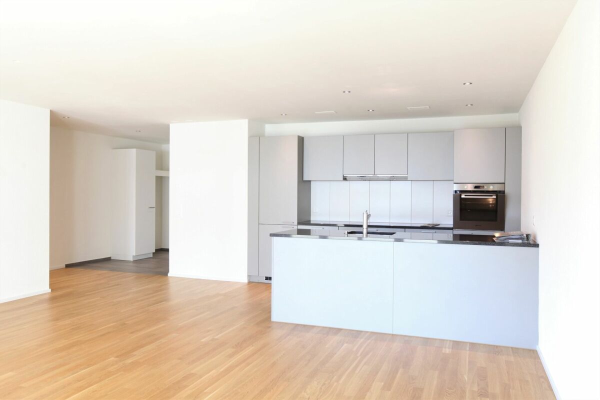 Bild Moderne 2.5 Zimmerwohnung mit grosszügigem Balkon!