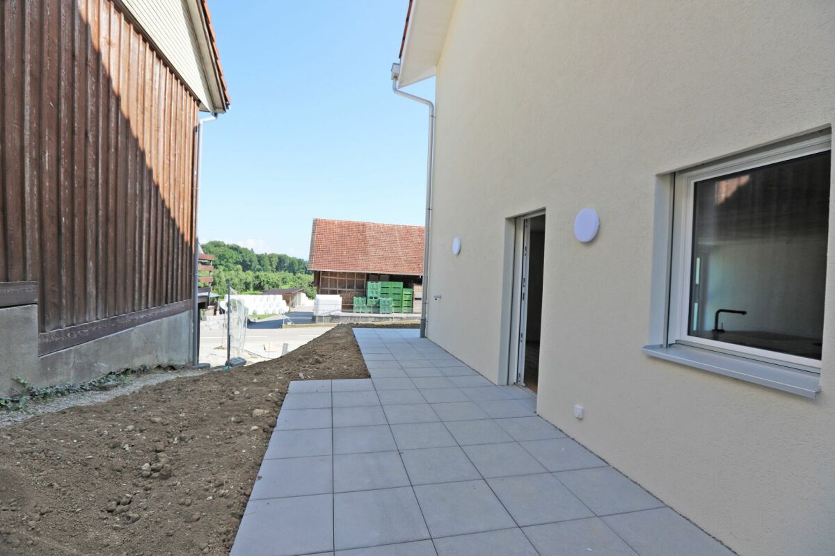Moderne 3.5-Zimmer-Neubauwohnung mit Sitzplatz!