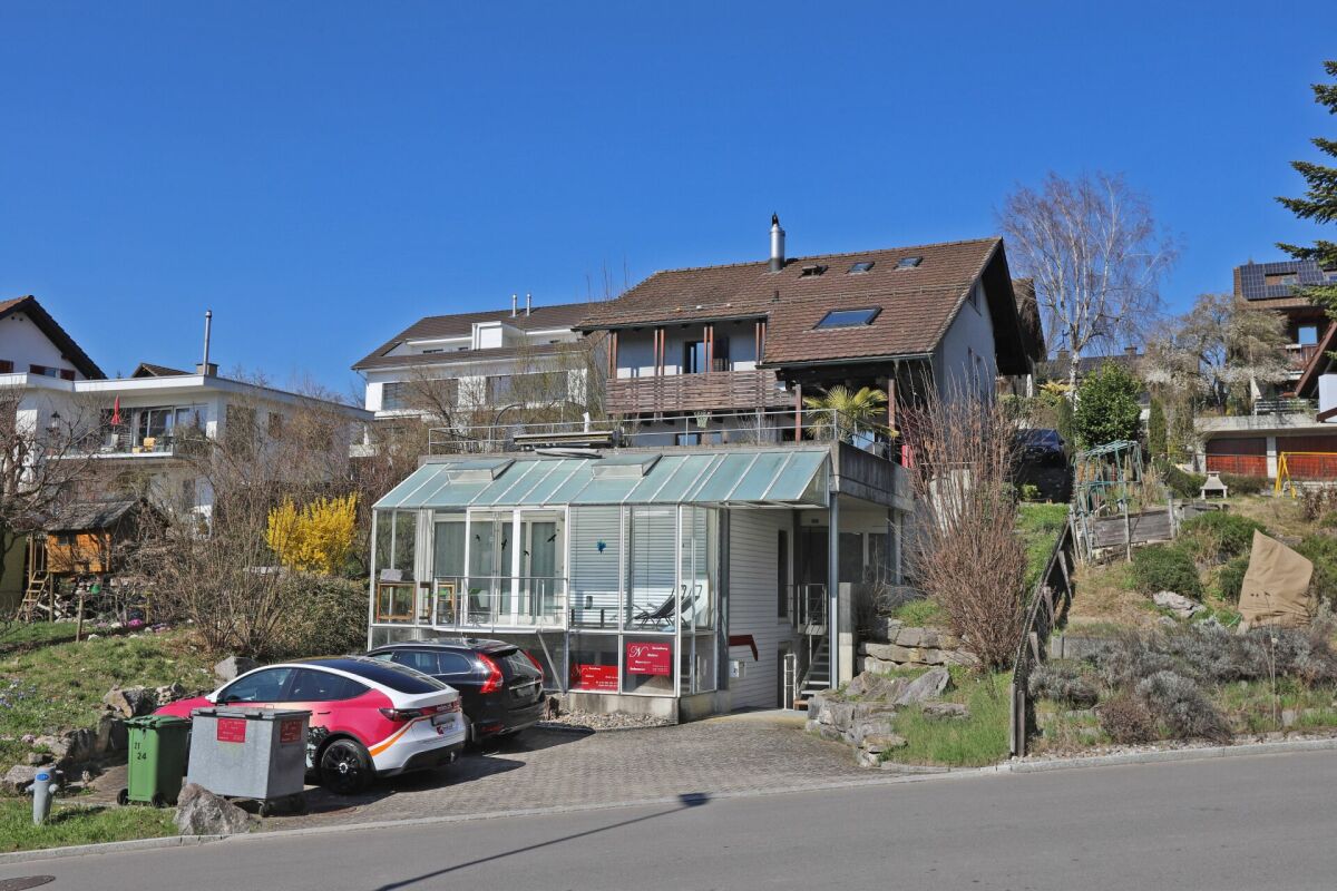 Wohnen & Vermieten: Einfamilienhaus mit Einliegerwohnung und Wintergarten