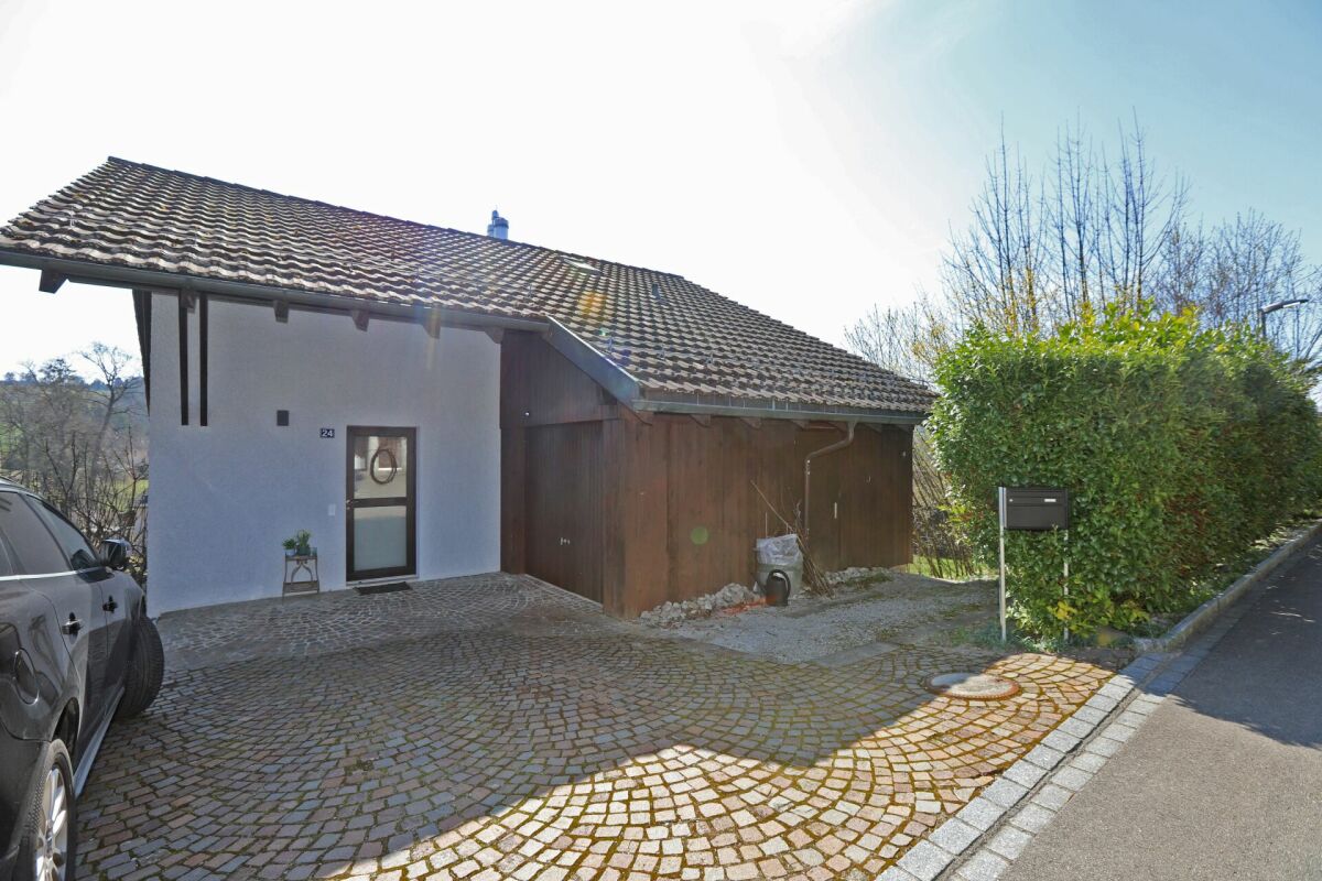 Wohnen & Vermieten: Einfamilienhaus mit Einliegerwohnung und Wintergarten