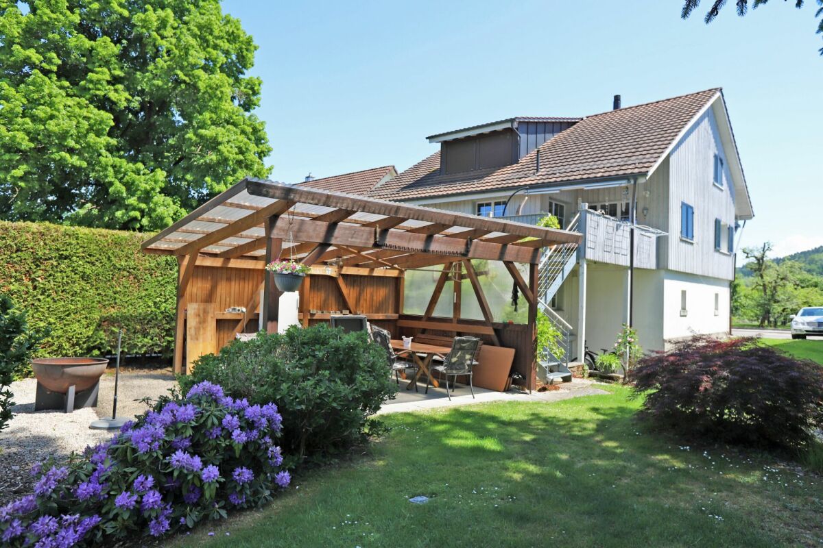 Stilvolles 5.5-Zimmer-EFH mit grosszügigem Fahrzeugabtsellangebot
