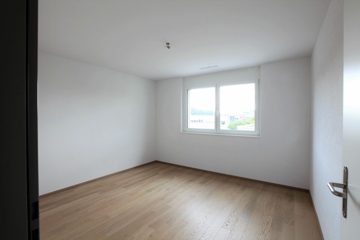 Moderne 4.5-Zimmer-Erdgeschosswohnung mit Aussicht ins Grüne!