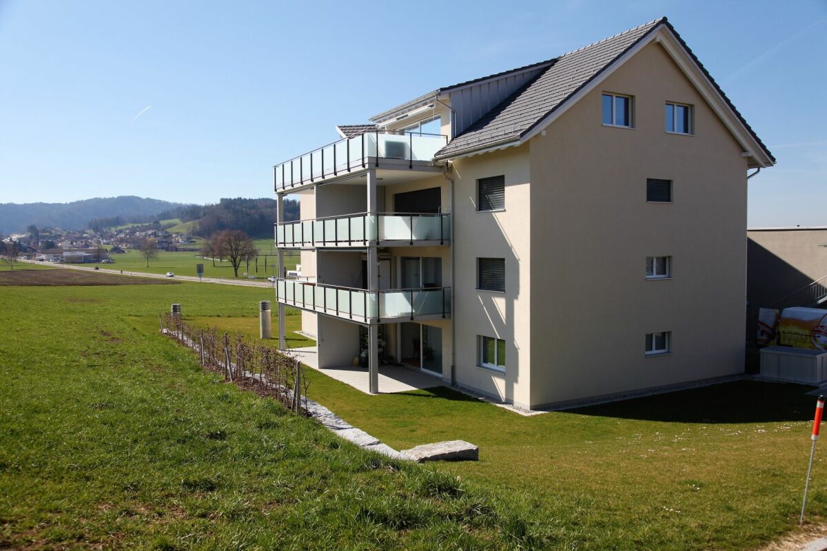 Moderne 4.5-Zimmer-Erdgeschosswohnung mit Aussicht ins Grüne!