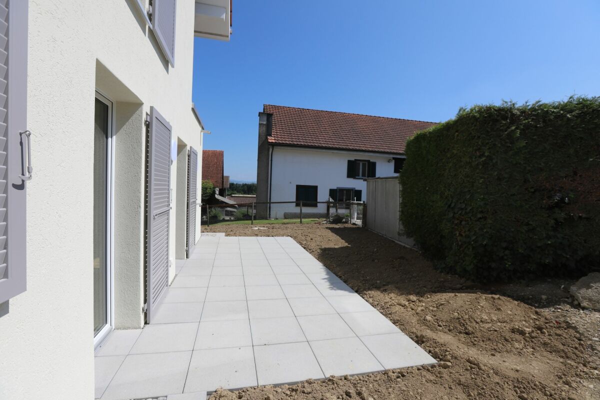 Neubau 3.5-Zimmerwohnung mit sonnigem Sitzplatz!