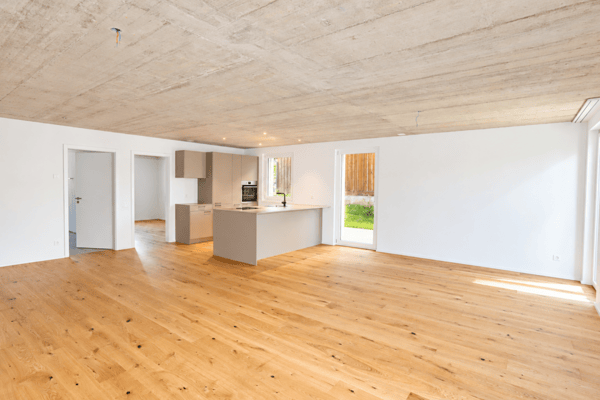 Moderne 3.5-Zimmer-Wohnung mit Gartenanteil in Kümmertshausen - attraktives Renditeobjekt