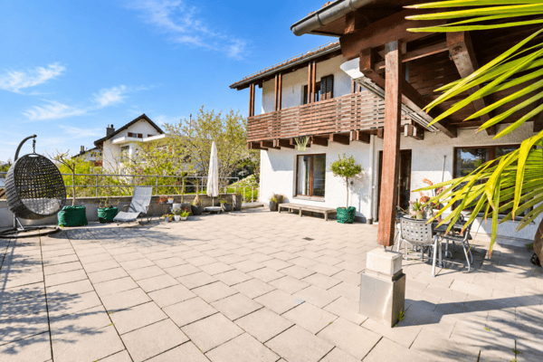 Wohnen & Vermieten: Einfamilienhaus mit Einliegerwohnung und Wintergarten