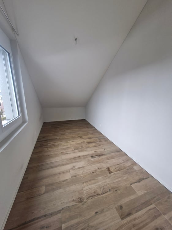 Aussergewöhnliche 3.5 Zimmerdachwohnung mit Eigentumsstandart Ausbau 5