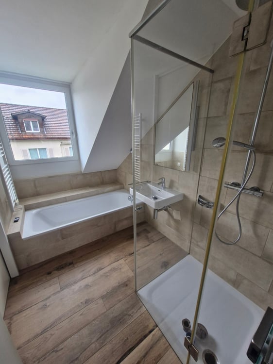 Aussergewöhnliche 3.5 Zimmerdachwohnung mit Eigentumsstandart Ausbau 4