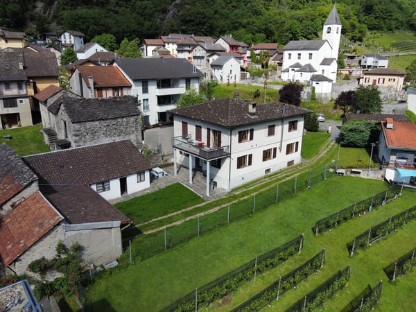 Casa bifamiliare, ottima posizione 2