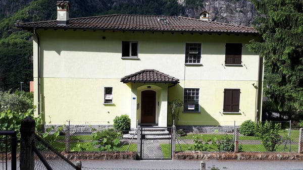 Casa bifamiliare, posizione residenziale soleggiata 2