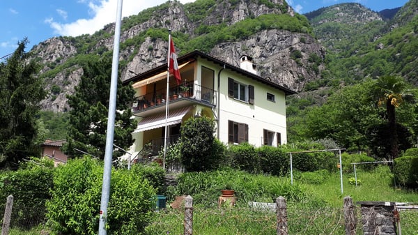 Casa bifamiliare, posizione residenziale soleggiata 1