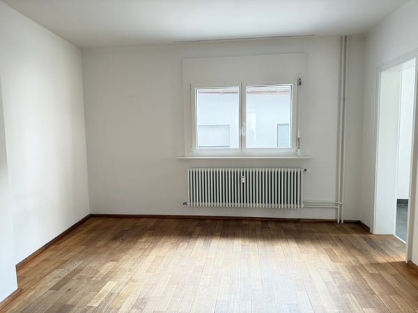 Spazioso appartamento di 1 locali a Biasca con balcone 4