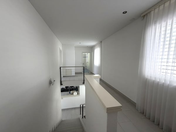 Villa bifamiliare dalle dimensioni generose 27