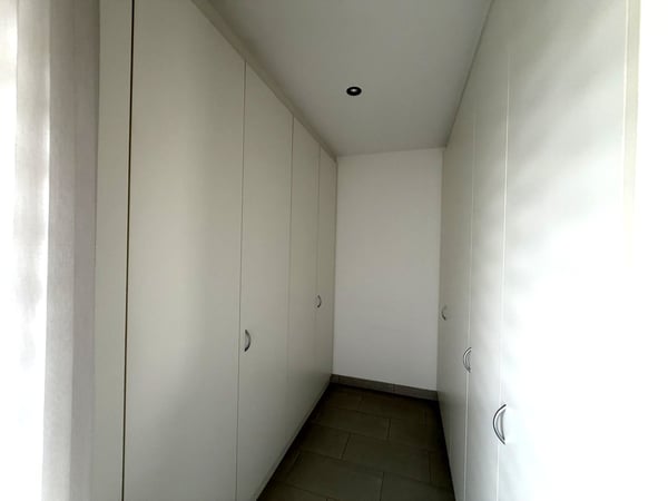 Villa bifamiliare dalle dimensioni generose 16