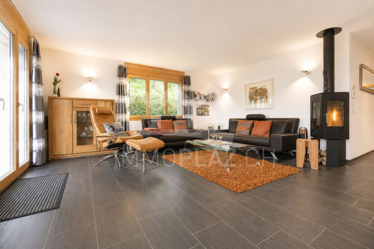 Neuwertige 3½ Zi.-Ferienwohnung an idyllischer Lage