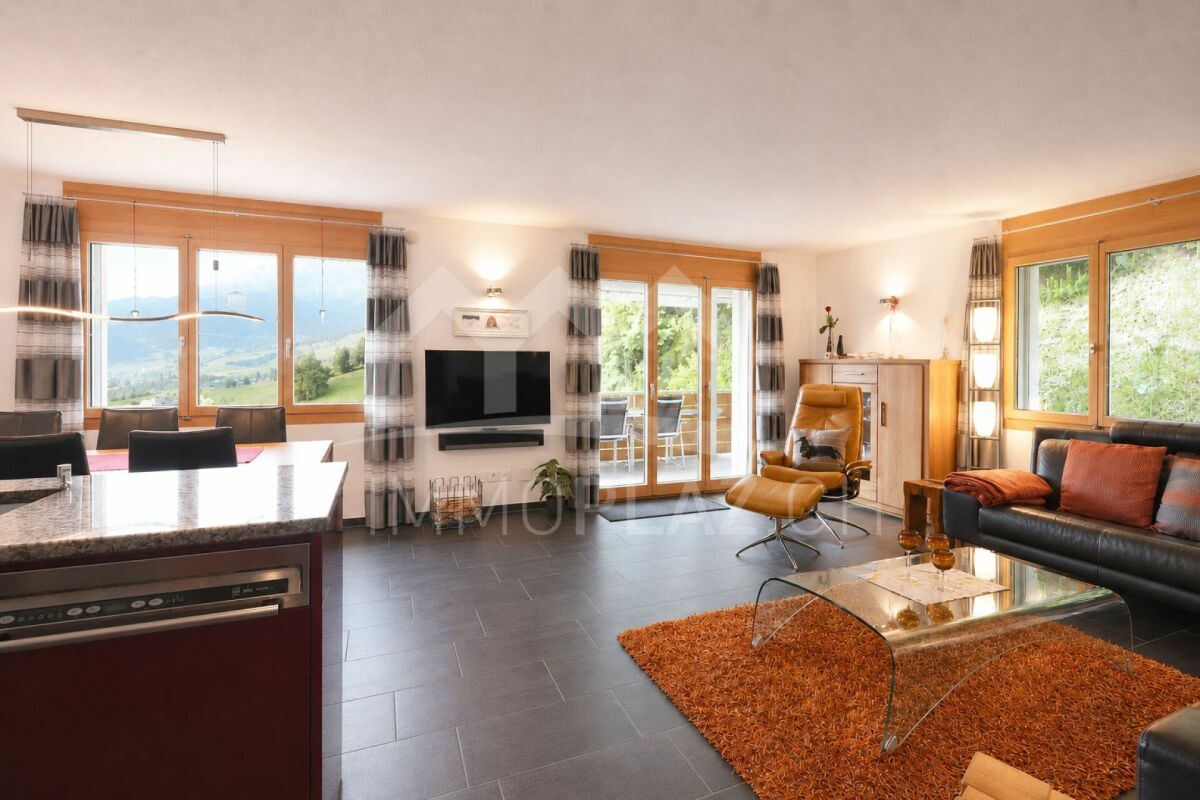 Neuwertige 3½ Zi.-Ferienwohnung an idyllischer Lage